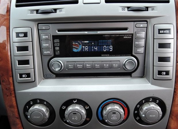 Autorádio KIA Carnival 1999-2005 JVC KD-X162 s instalační sadou