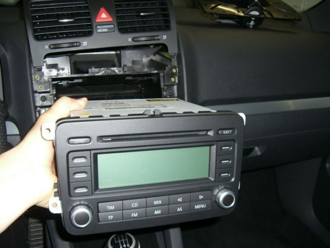 Autorádio VW Golf 5 Golf 6 JVC KD-T922BT Bluetooth s instalační sadou