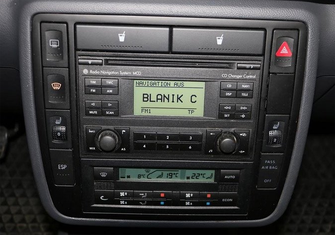 Autorádio VW Sharan 2003-2009 JVC KD-T922BT Bluetooth s instalační sadou