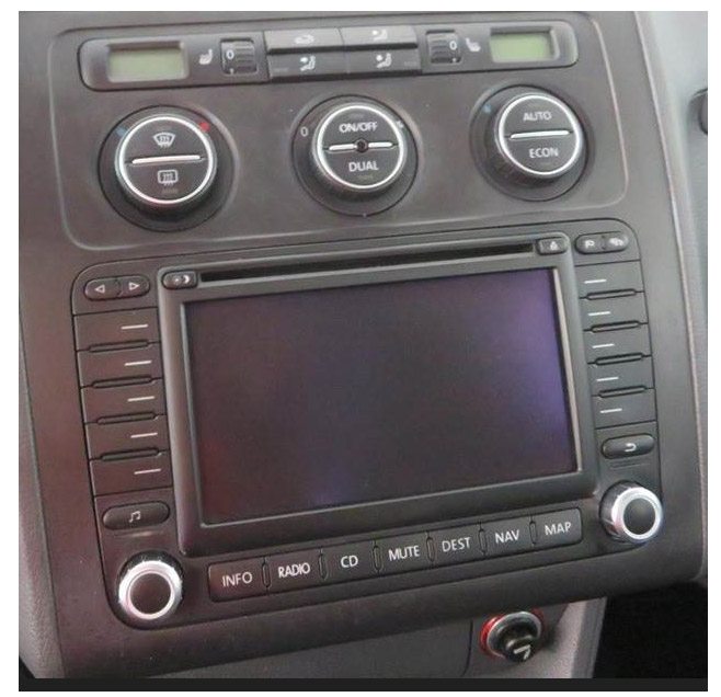 Autorádio VW Touran JVC KD-T922BT Bluetooth s instalační sadou