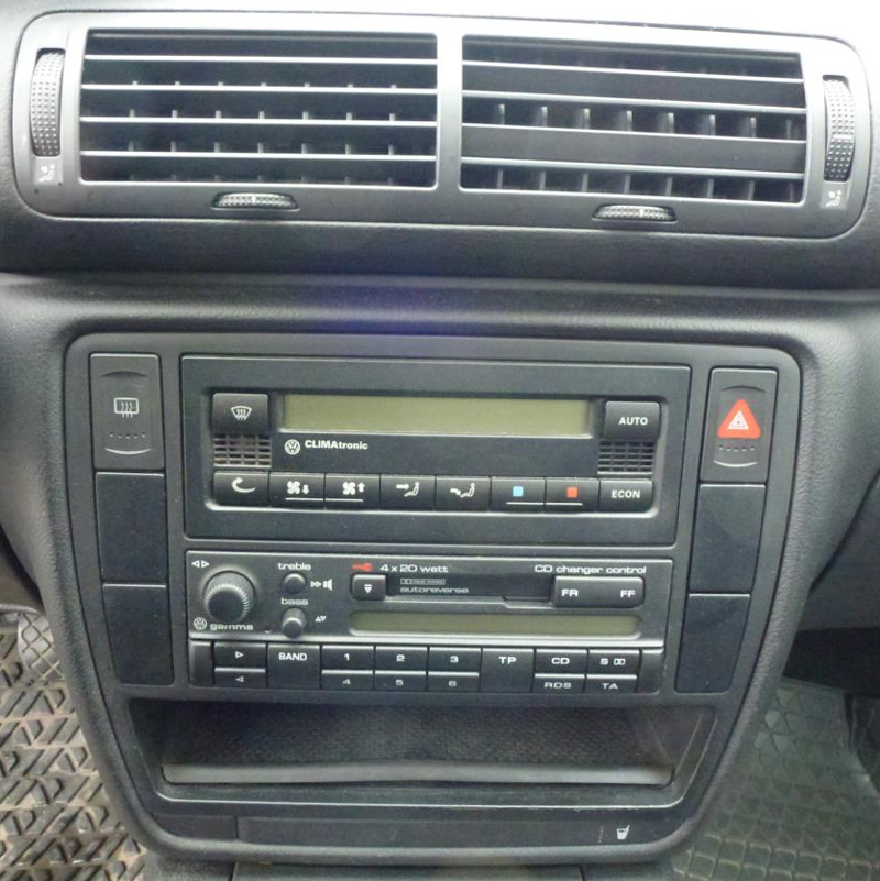 Autorádio VW Passat B5 B5.5 JVC KD-T702BT Bluetooth s instalační sadou