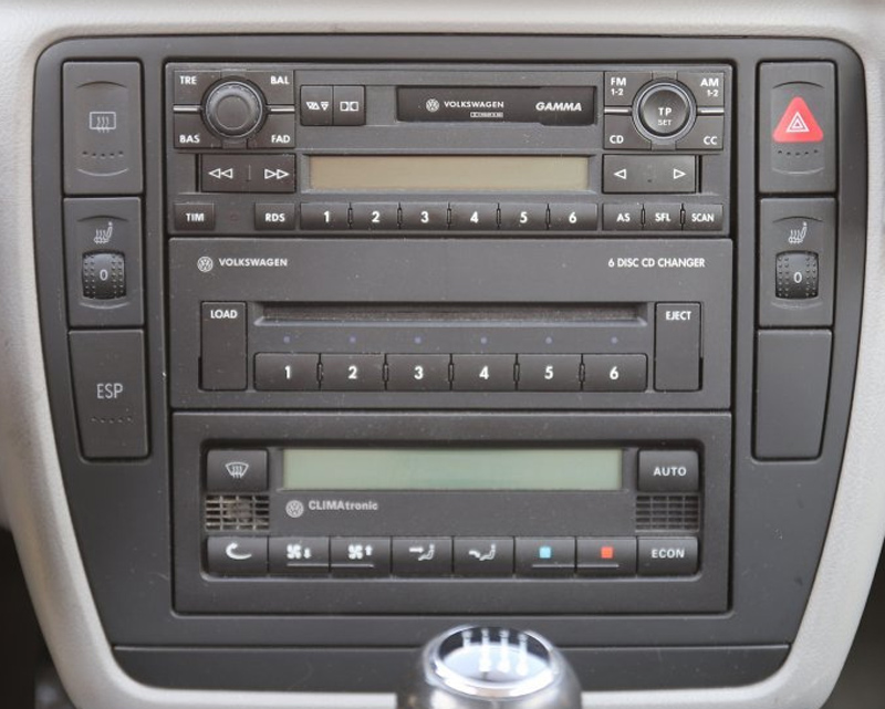 Autorádio VW Passat B5 B5.5 MCD JVC KD-X162 s instalační sadou
