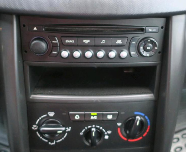 Autorádio PEUGEOT 207 JVC KD-T702BT Bluetooth s instalační sadou a ovládáním volantu