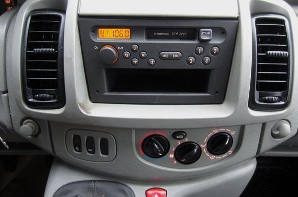Autorádio RENAULT Trafic 2001-2006 JVC KD-T922BT Bluetooth s instalační sadou