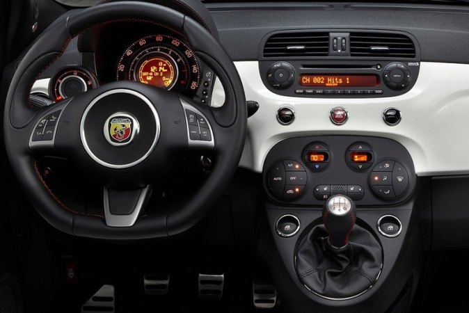 Autorádio FIAT 500 JVC KD-T922BT Bluetooth s instalační sadou