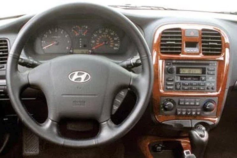 Rámeček autorádia HYUNDAI Sonata Santa Fe 2001-2006 Sada s konektorem