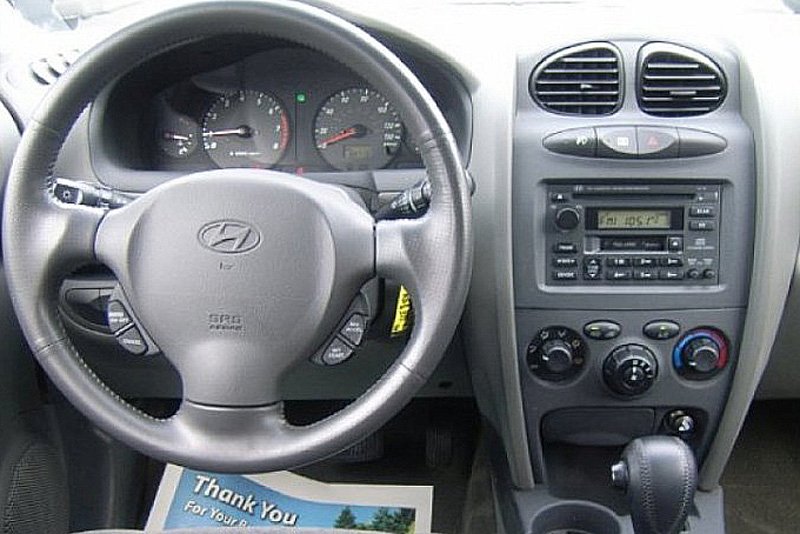 Rámeček autorádia HYUNDAI Sonata Santa Fe 2001-2006 Sada s konektorem