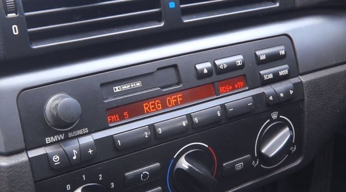 Autorádio BMW E46 1998-2003 JVC KD-X382BT Bluetooth s instalační sadou