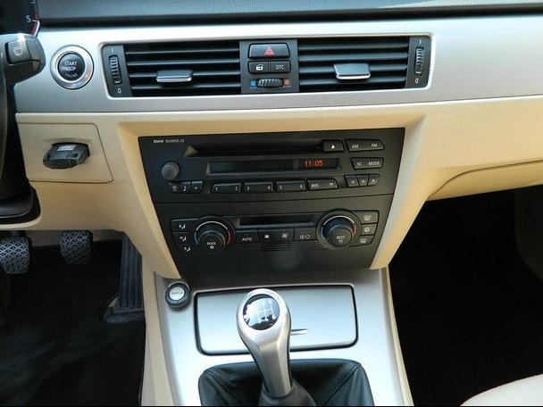 Autorádio BMW E90 E91 E92 E93 JVC KD-X382BT Bluetooth s instalační sadou