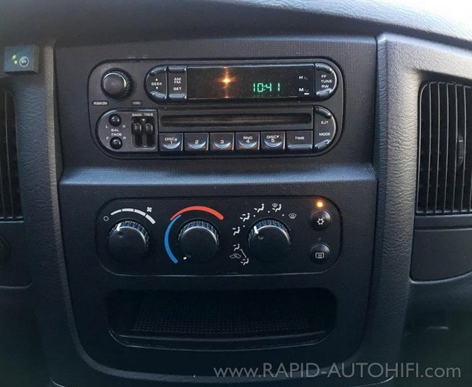 Autorádio DODGE RAM 2002-2005 JVC KD-X382BT Bluetooth s instalační sadou