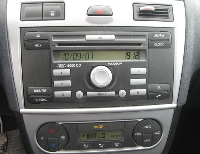 Autorádio FORD Fiesta 2005-2008 JVC KD-X382BT Bluetooth s instalační sadou