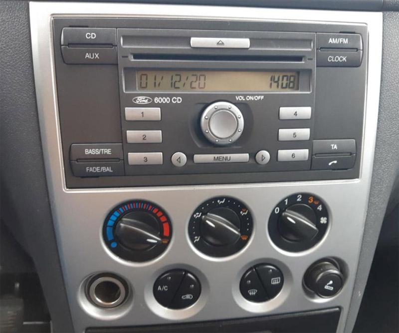 Autorádio FORD Tourneo Connect 2006-2009 JVC KD-X382BT Bluetooth s instalační sadou