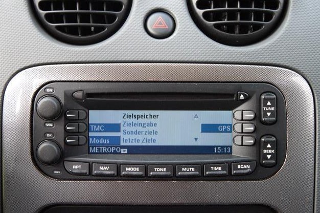 Autorádio JEEP Cherokee 2002-2007 JVC KD-X382BT Bluetooth s instalační sadou