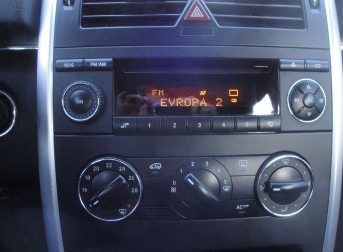 Autorádio MERCEDES A W169 2004-2012 JVC KD-X382BT Bluetooth s instalační sadou