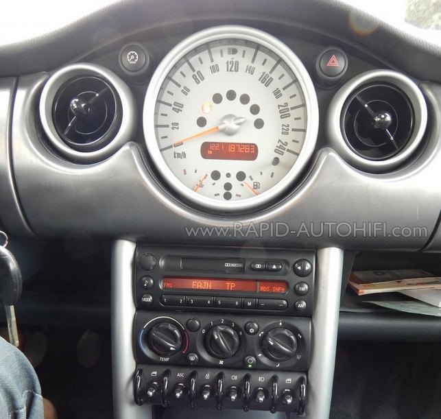 Autorádio MINI COOPER R50 R52 R53 JVC KD-X382BT Bluetooth s instalační sadou