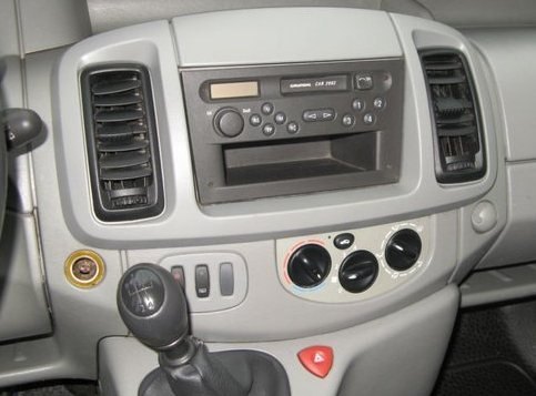 Autorádio OPEL Vivaro 2001-2006 JVC KD-X382BT Bluetooth s instalační sadou