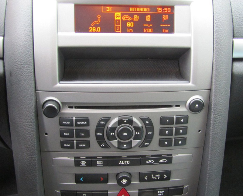 Autorádio PEUGEOT 407 JVC KD-X382BT Bluetooth s instalační sadou a ovládáním volantu