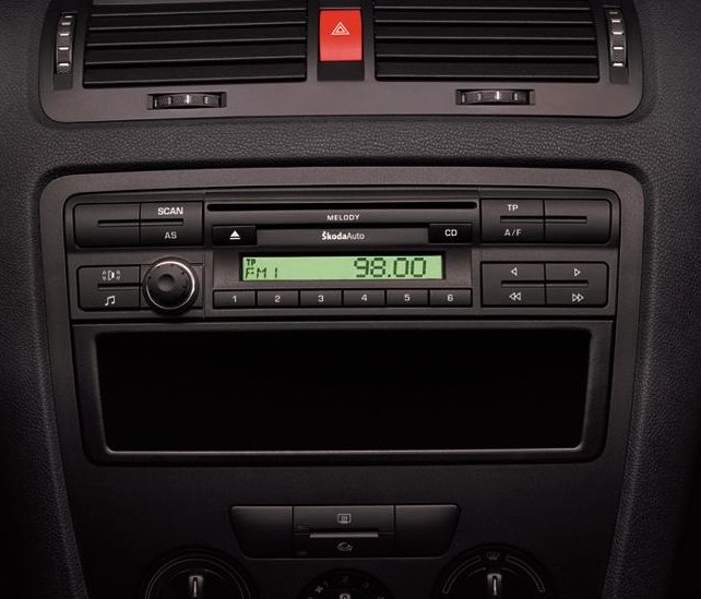 Autorádio ŠKODA Octavia II. ŠKODA Yeti JVC KD-X382BT Bluetooth s instalační sadou