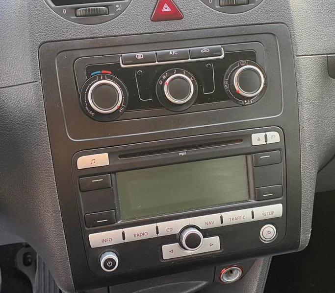 Autorádio VW Caddy JVC KD-X382BT Bluetooth s instalační sadou