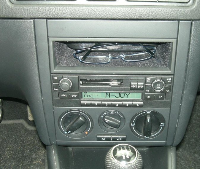 Autorádio VW Golf 4 JVC KD-X382BT Bluetooth s instalační sadou