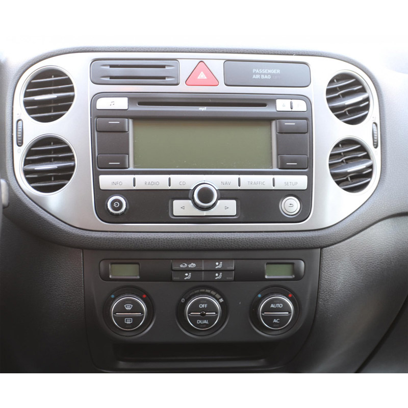 Autorádio VW Tiguan JVC KD-T702BT Bluetooth s instalační sadou