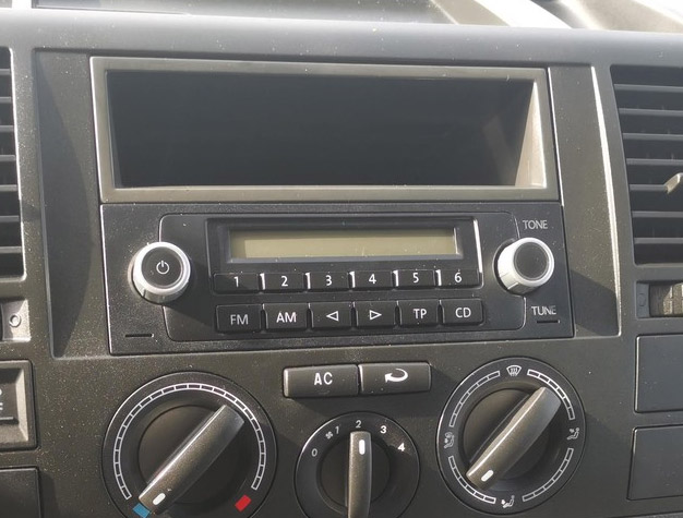 Autorádio VW Transporter T5 2003-2009 Technisat JVC KD-X282BT Bluetooth s instalační sadou