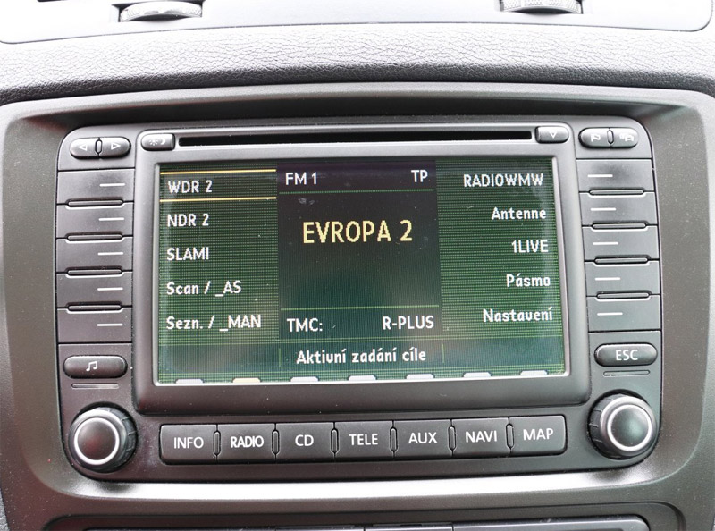 Autorádio Škoda Octavia II. RNS RCD JVC KD-X282BT Bluetooth s instalační sadou
