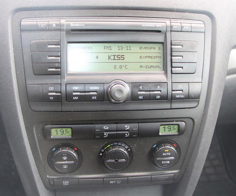 Autorádio ŠKODA Octavia II. ŠKODA Yeti JVC KD-X282BT Bluetooth s instalační sadou