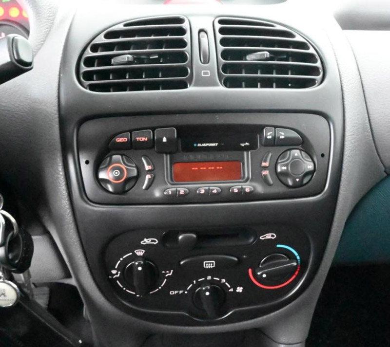 Autorádio PEUGEOT 206 1998-2002 JVC KD-X282BT Bluetooth s instalační sadou