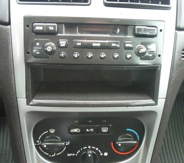 Autorádio PEUGEOT 307 2002-2005 JVC KD-X282BT Bluetooth s instalační sadou