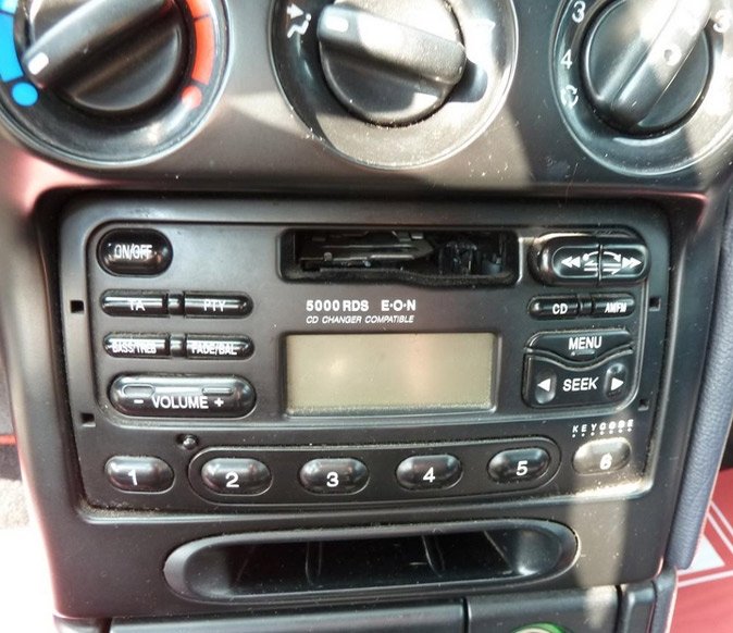 Autorádio FORD Mondeo do 2002 JVC KD-X282BT Bluetooth s instalační sadou