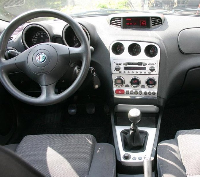 Autorádio ALFA ROMEO 156 2002-2007 JVC KD-X282BT Bluetooth s instalační sadou 
