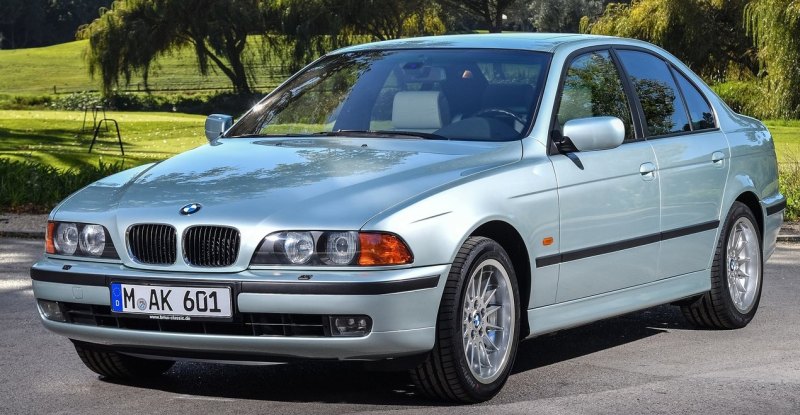 Autorádio BMW E39 1995-2000 JVC KD-T922BT Bluetooth s instalační sadou