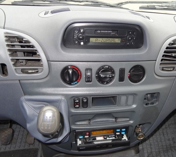 Autorádio MERCEDES Sprinter 1999-2006 JVC KD-T702BT Bluetooth s instalační sadou