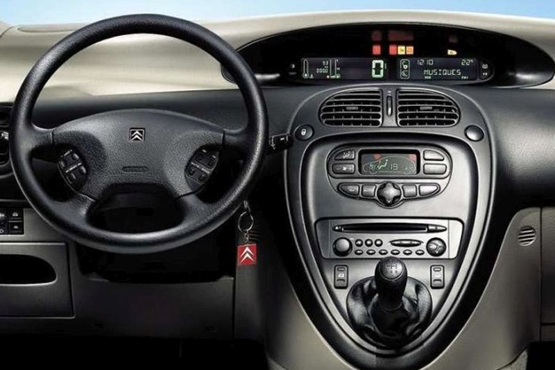 Rámeček autorádia Citroen Xsara Picasso 1999-2010