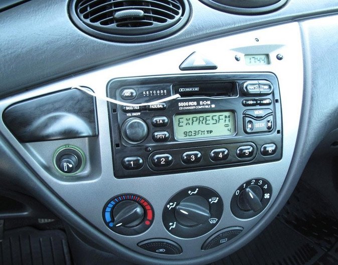 Autorádio FORD Focus 1998-2004 JVC KD-X162 s instalační sadou