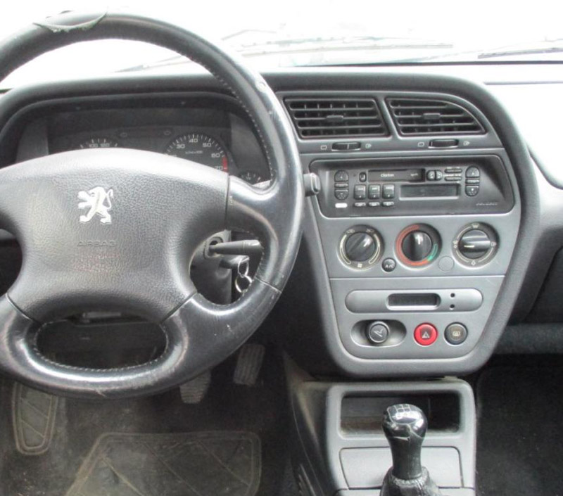 Autorádio PEUGEOT 306 JVC KD-X162 s instalační sadou