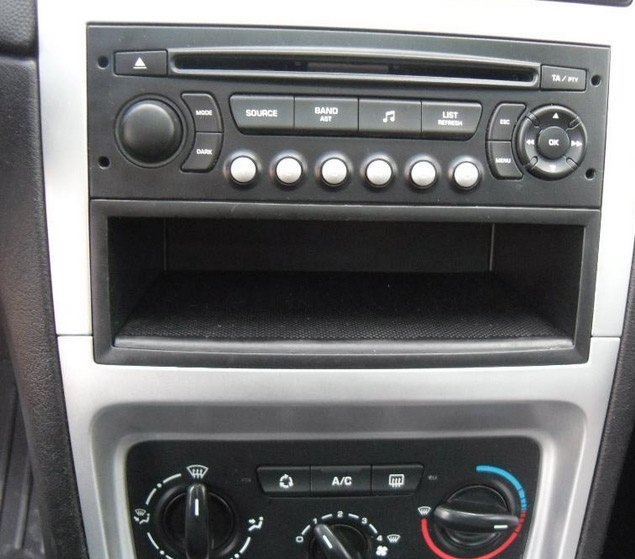 Autorádio PEUGEOT 307 2005-2008 JVC KD-X162 s instalační sadou