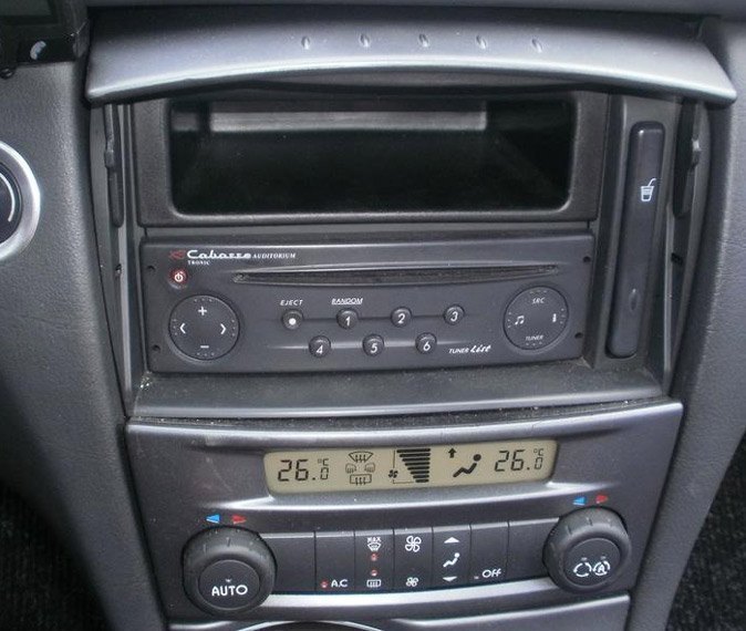 Autorádio RENAULT Laguna 2001-2005 JVC KD-T702BT Bluetooth s instalační sadou