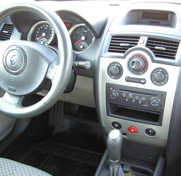 Autorádio RENAULT Megane 2 Scenic 2 Modus JVC KD-X162 s instalační sadou