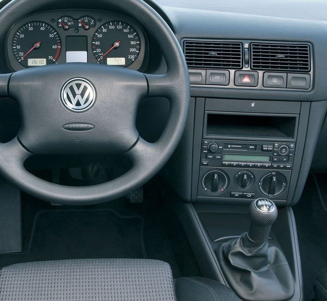 Autorádio VW Golf 4 JVC KD-X162 s instalační sadou