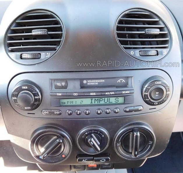 Autorádio VW New Beetle JVC KD-X162 s instalační sadou