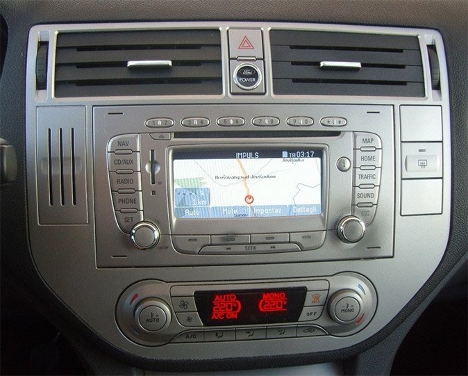 Rámeček autorádia FORD Kuga 2008-2012 2DIN Sada s konektory