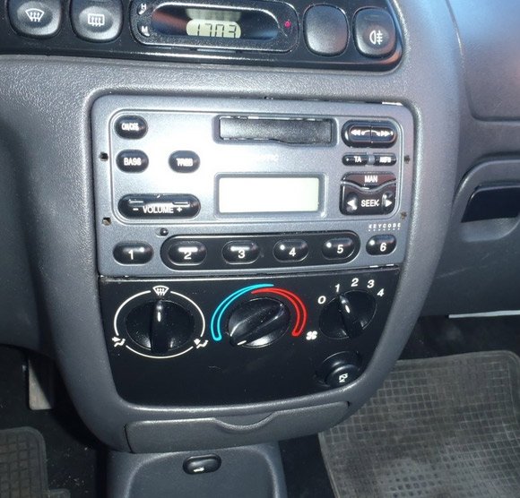 Autorádio FORD Fiesta 1996-2002 JVC KD-X162 s instalační sadou
