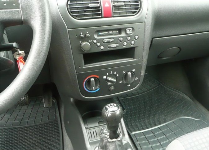 Autorádio OPEL CORSA C 2000-2004 JVC KD-X162 s instalační sadou