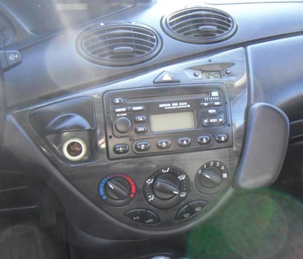 Autorádio FORD Focus 1998-2004 JVC KD-X162 s instalační sadou