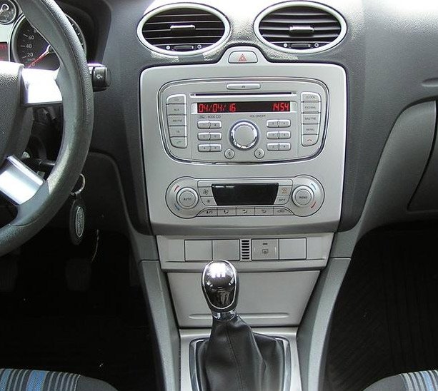 Autorádio FORD Focus 2007-2010 JVC KD-X162 s instalační sadou