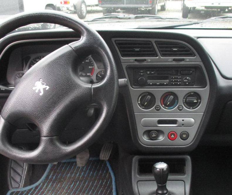 Autorádio PEUGEOT 306 JVC KD-X162 s instalační sadou