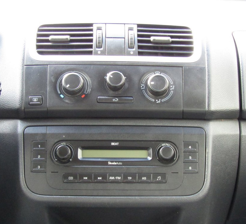 Autorádio ŠKODA Fabia II. Roomster JVC KD-T702BT Bluetooth s instalační sadou