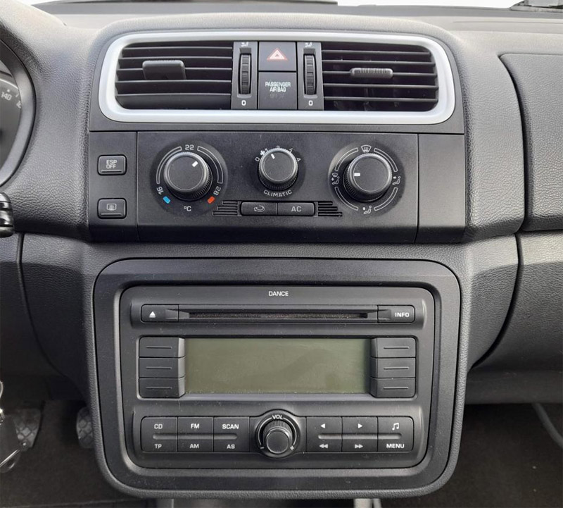 Autorádio ŠKODA Fabia II. Roomster 2DIN JVC KD-T922BT Bluetooth s instalační sadou